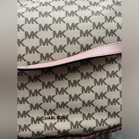 MICHAEL Michael Kors Lauryn
Large Logo-Print Shoulder Bag. Brand new! - Picture 2 of 12